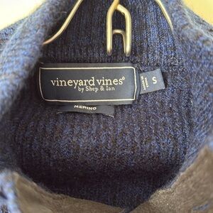 Vineyard Vines men’s small navy sweater
